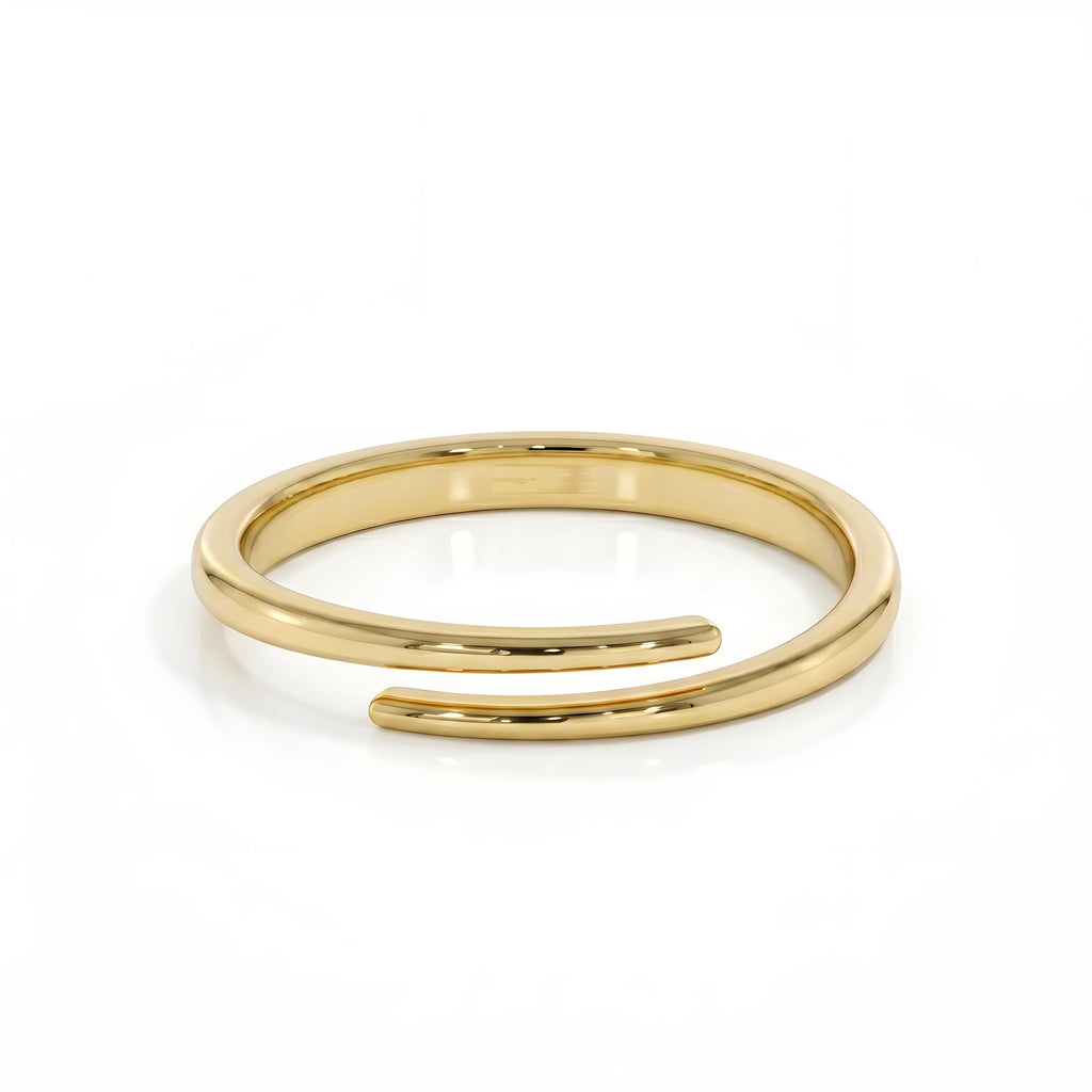 Yellow gold criss cross X ring close-up
