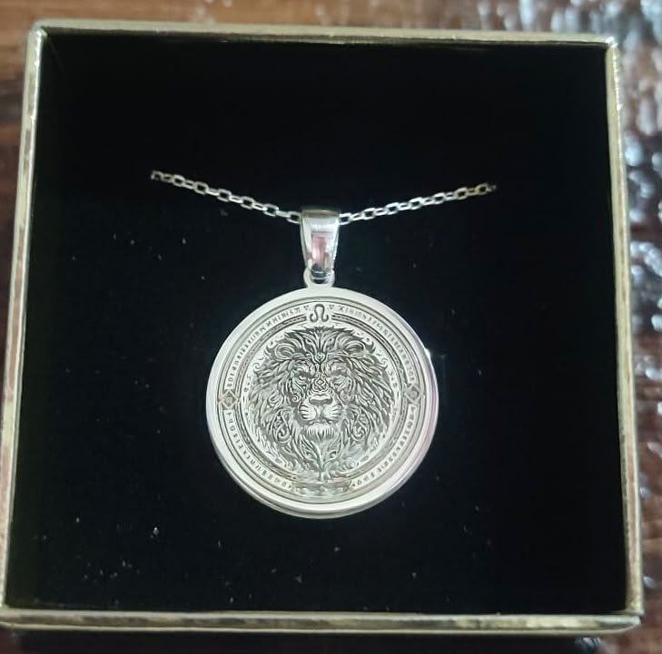 Leo lion necklace in silver