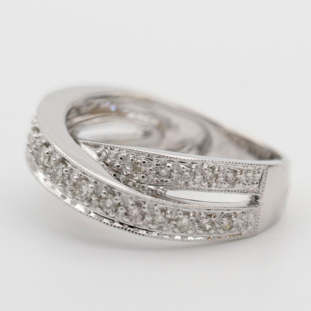 Pavé diamond ring in white gold