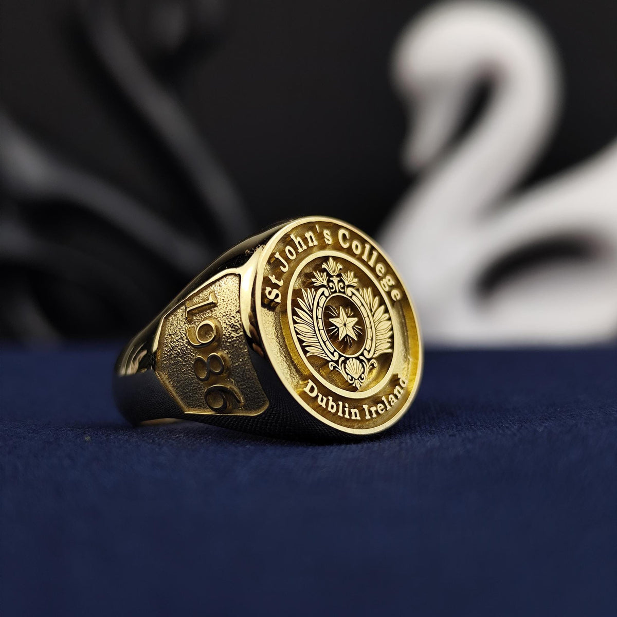 Gold-Plated University Ring – Custom Graduation Signet for Men & Women – Personalized College Class Jewelry