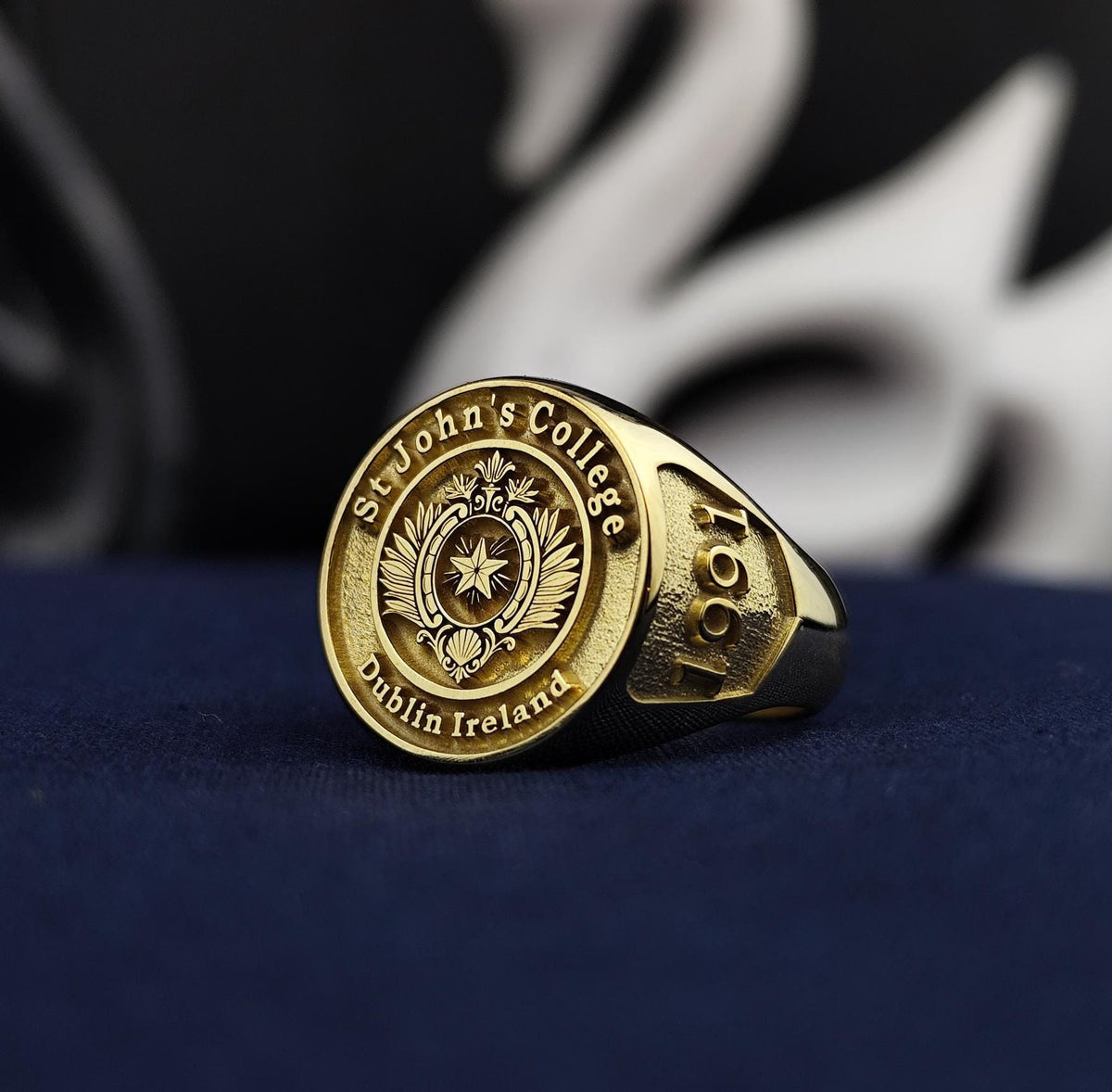 Gold-Plated University Ring – Custom Graduation Signet for Men & Women – Personalized College Class Jewelry