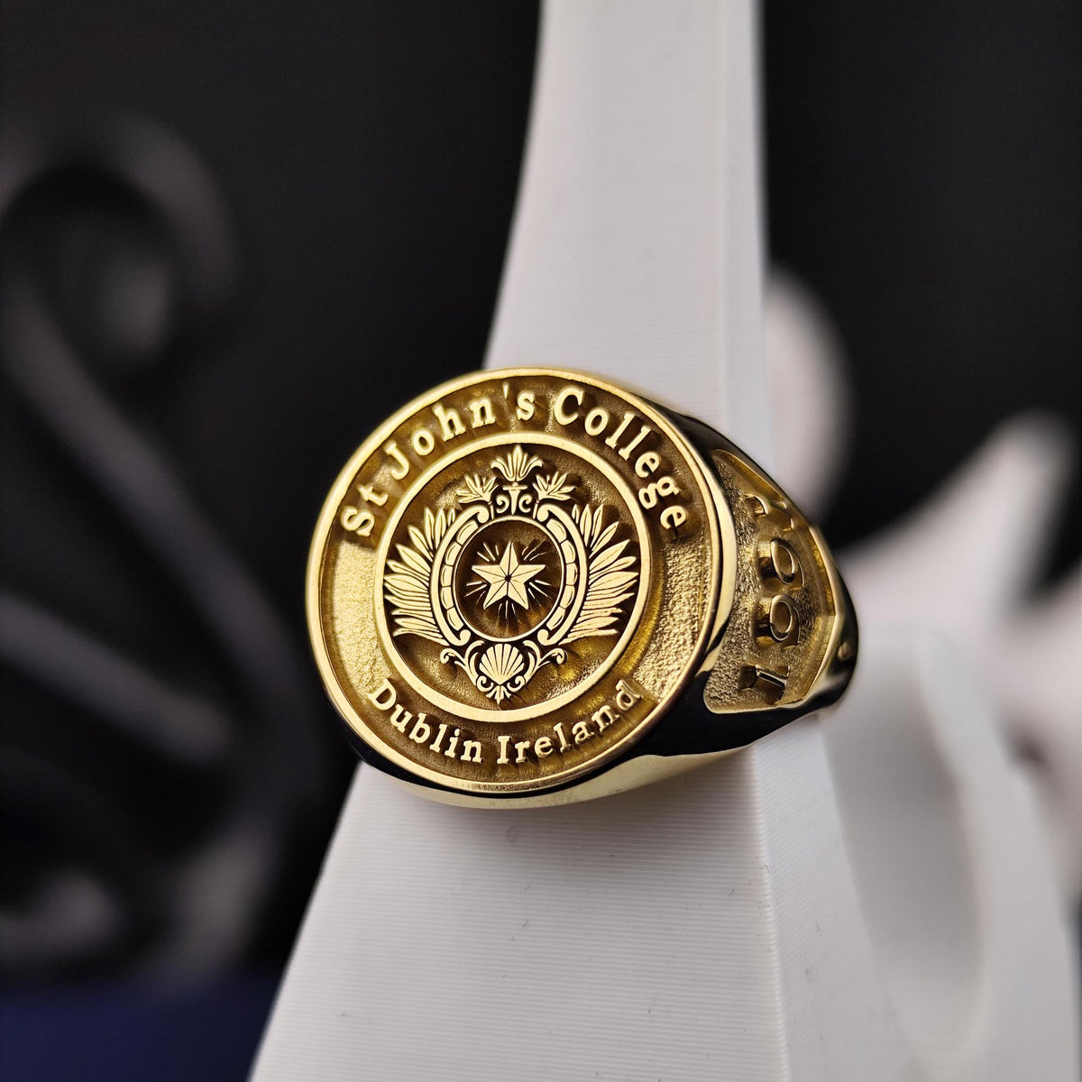Gold-Plated University Ring – Custom Graduation Signet for Men & Women – Personalized College Class Jewelry