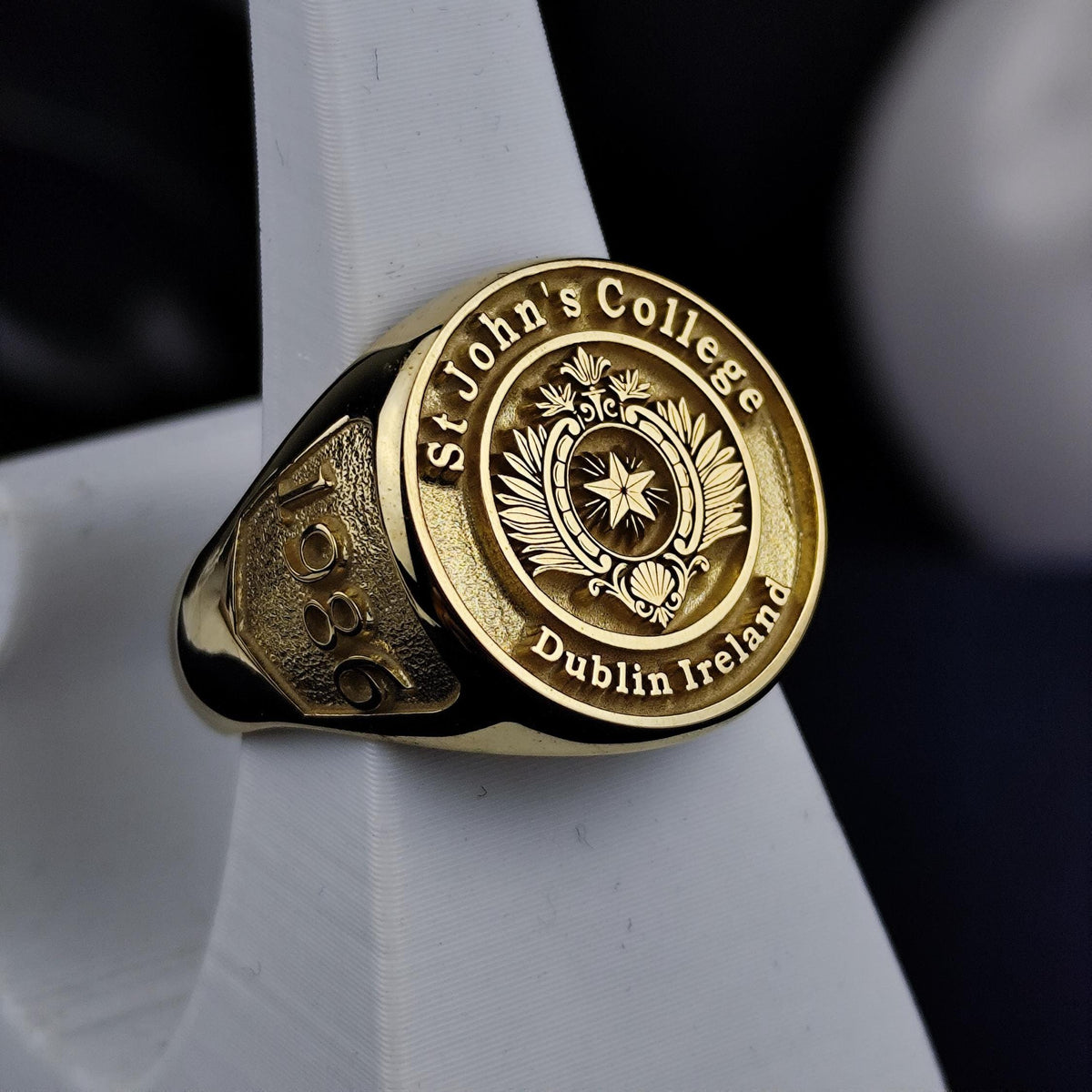 Gold-Plated University Ring – Custom Graduation Signet for Men & Women – Personalized College Class Jewelry