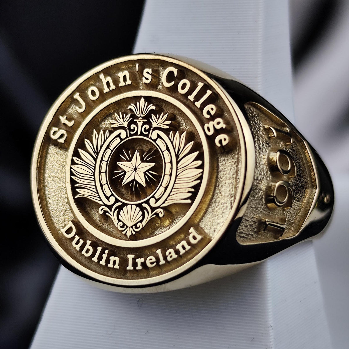 Gold-Plated University Ring – Custom Graduation Signet for Men & Women – Personalized College Class Jewelry