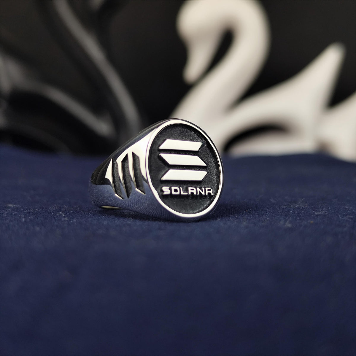 Silver Solana Ring – Stylish Blockchain Crypto Jewelry for Investors and Enthusiasts