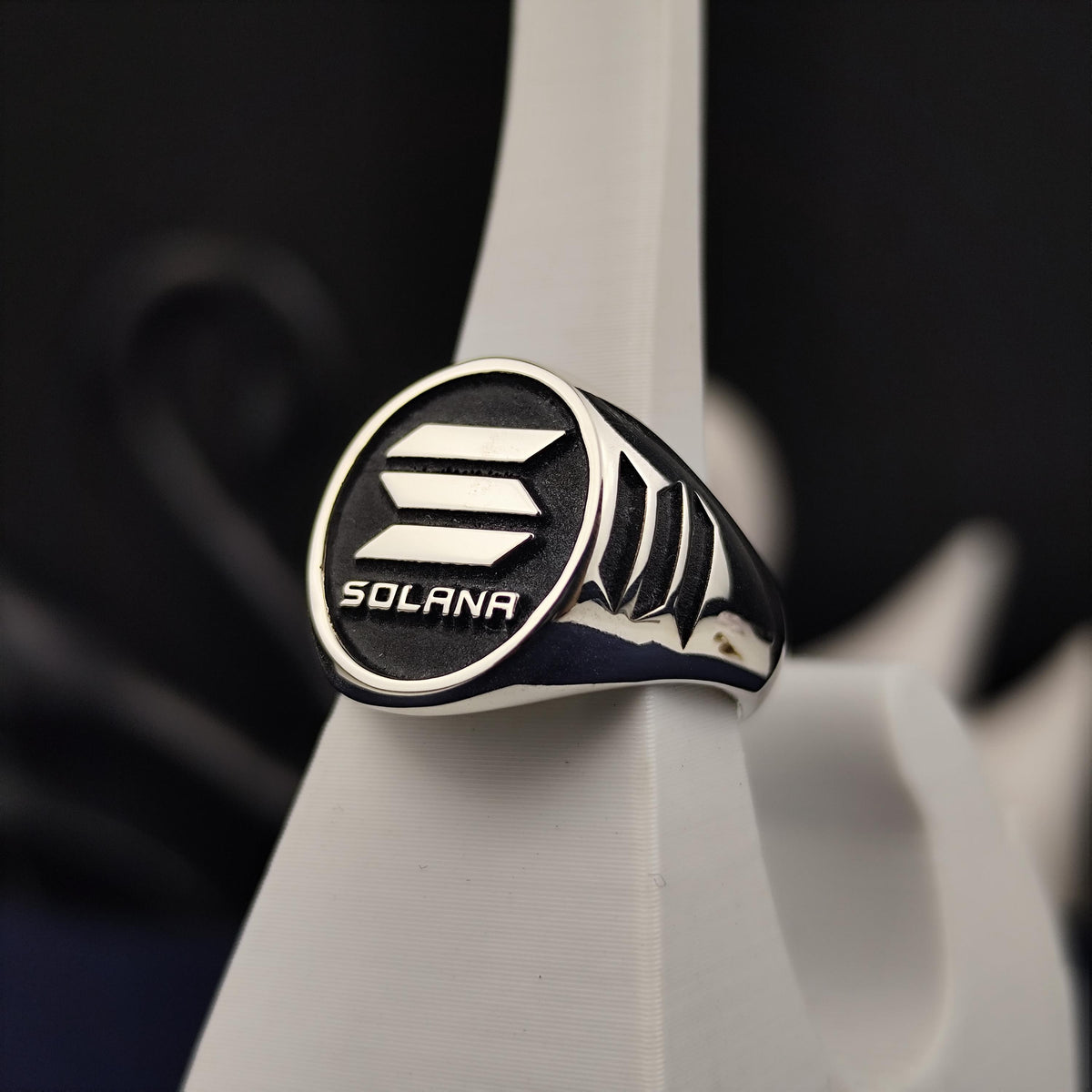 Silver Solana Ring – Stylish Blockchain Crypto Jewelry for Investors and Enthusiasts