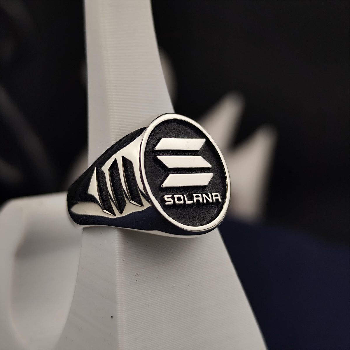 Silver Solana Ring – Stylish Blockchain Crypto Jewelry for Investors and Enthusiasts