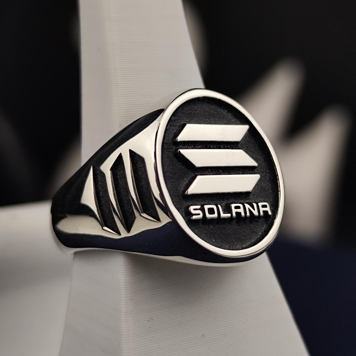 Silver Solana Ring – Stylish Blockchain Crypto Jewelry for Investors and Enthusiasts