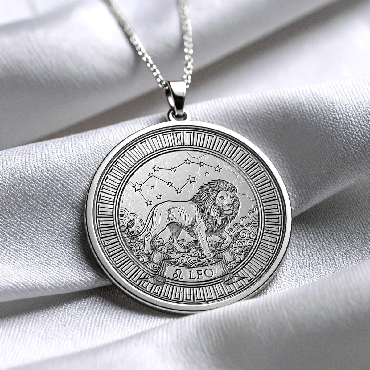 Personalized Leo Zodiac Pendant Necklace – Symbol of Power & Radiance
