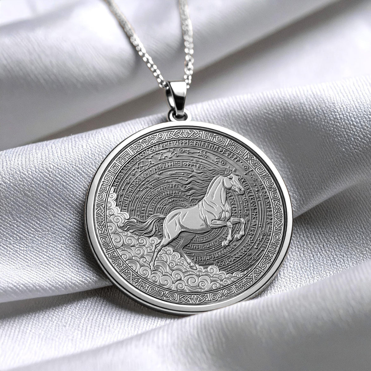 Sleipnir Necklace – Elegant Equestrian Pendant Gift
