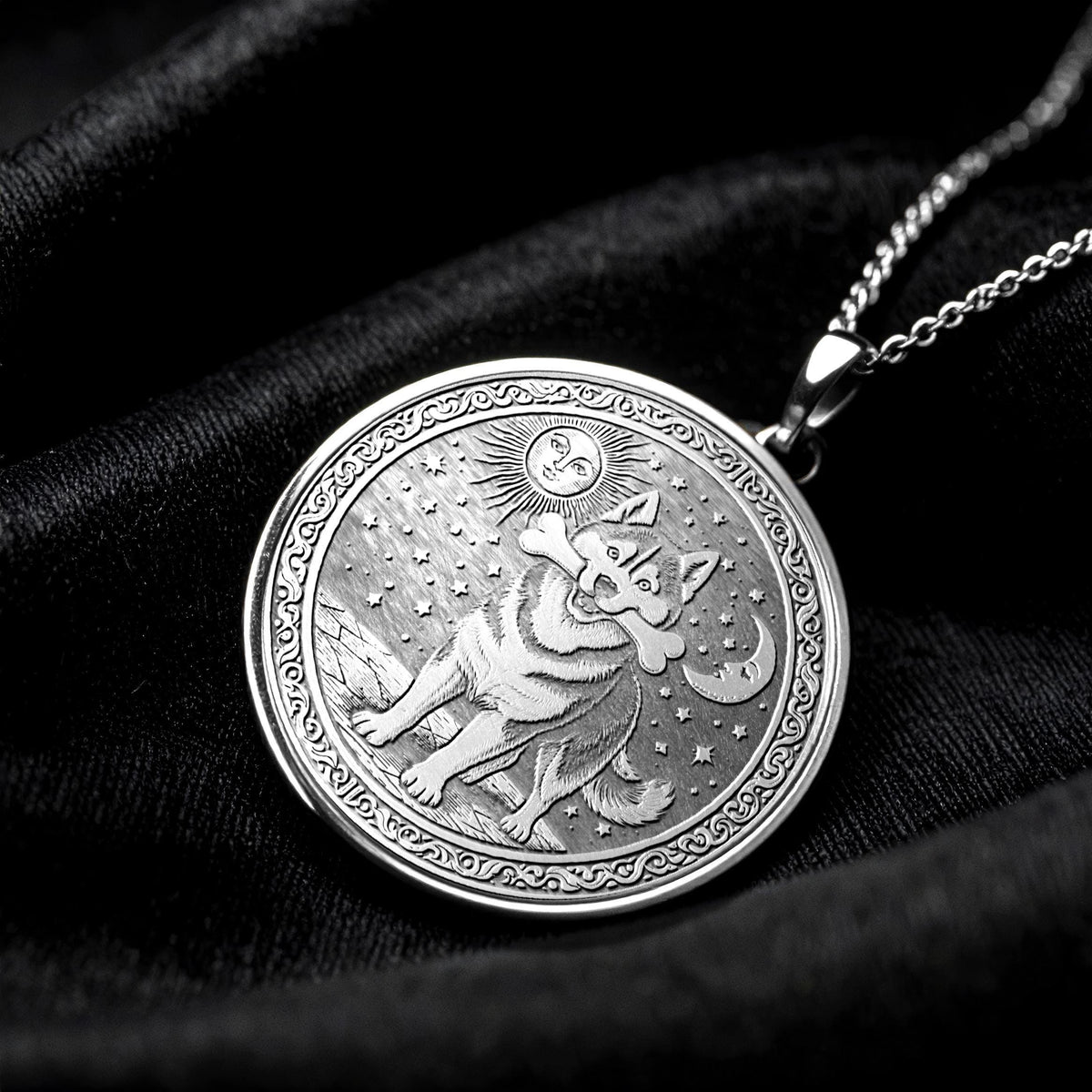 Husky Necklace – Spirit of Strength and Adventure