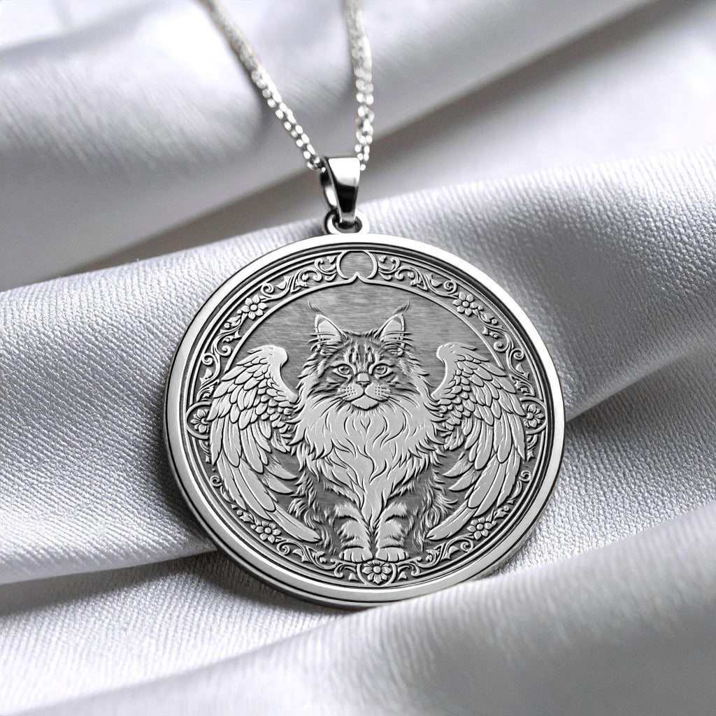 Elegant Maine Coon Cat Charm Necklace