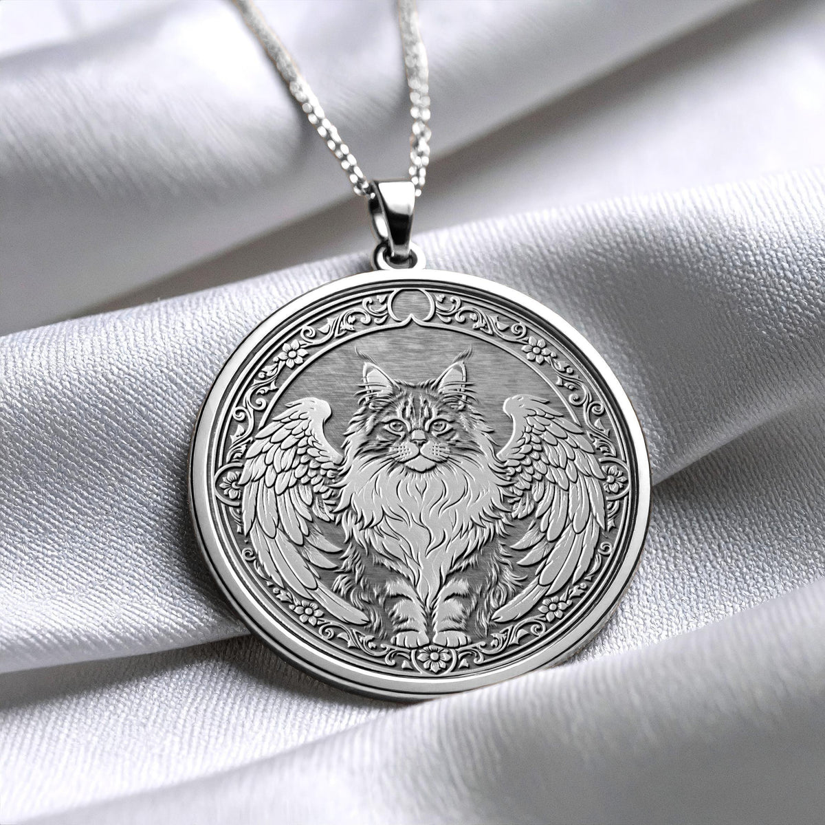 Elegant Maine Coon Cat Charm Necklace