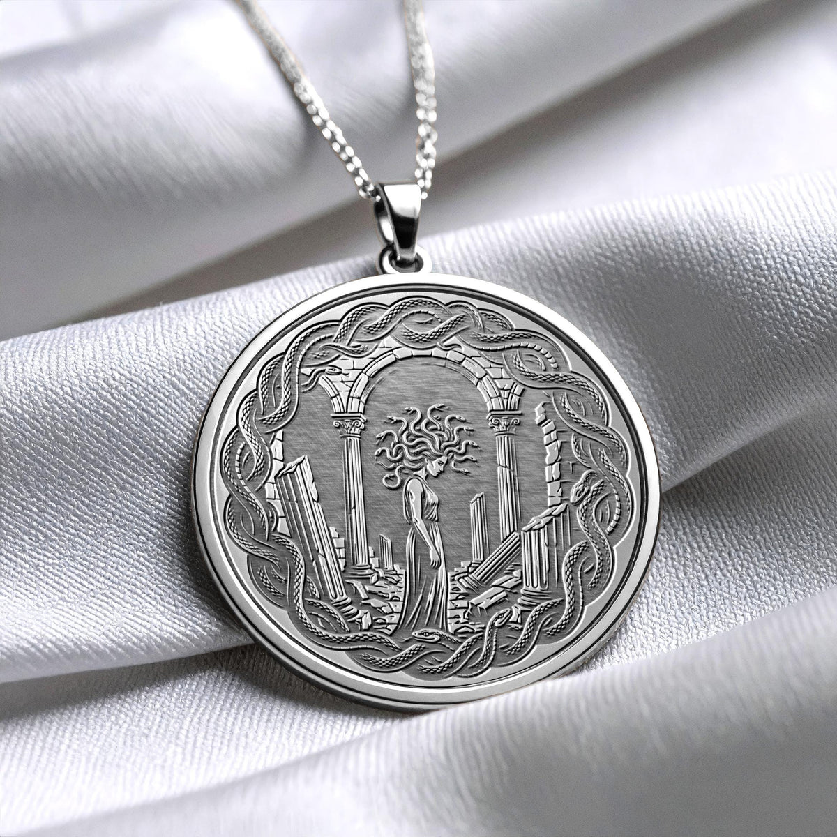 Medusa Pendant – Divine Revenge Power Amulet