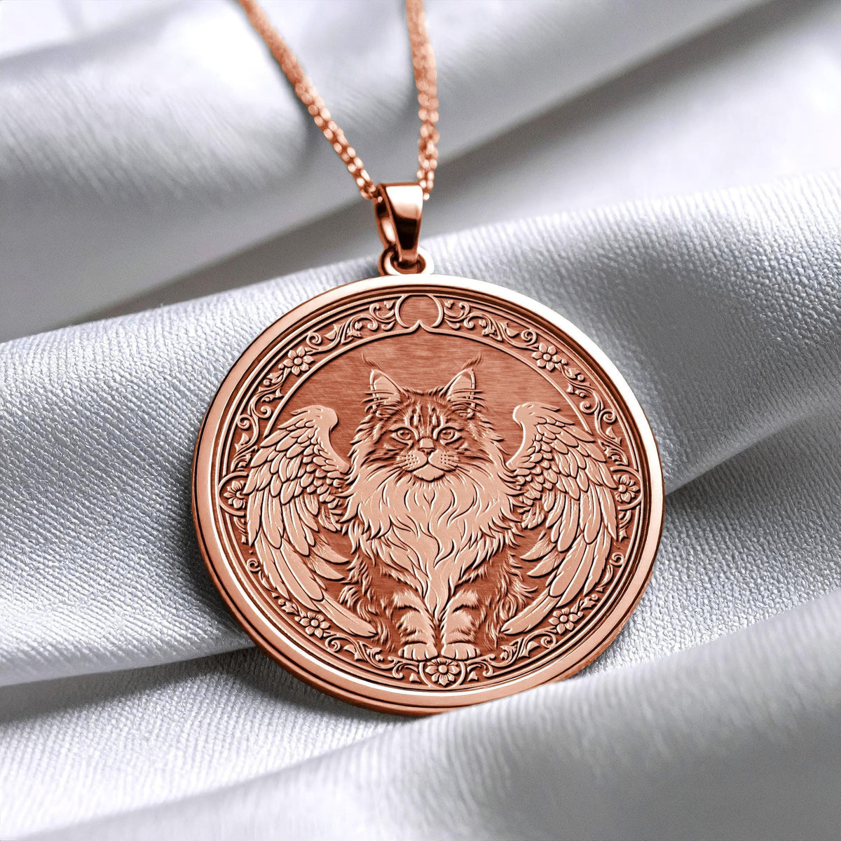 Elegant Maine Coon Cat Charm Necklace