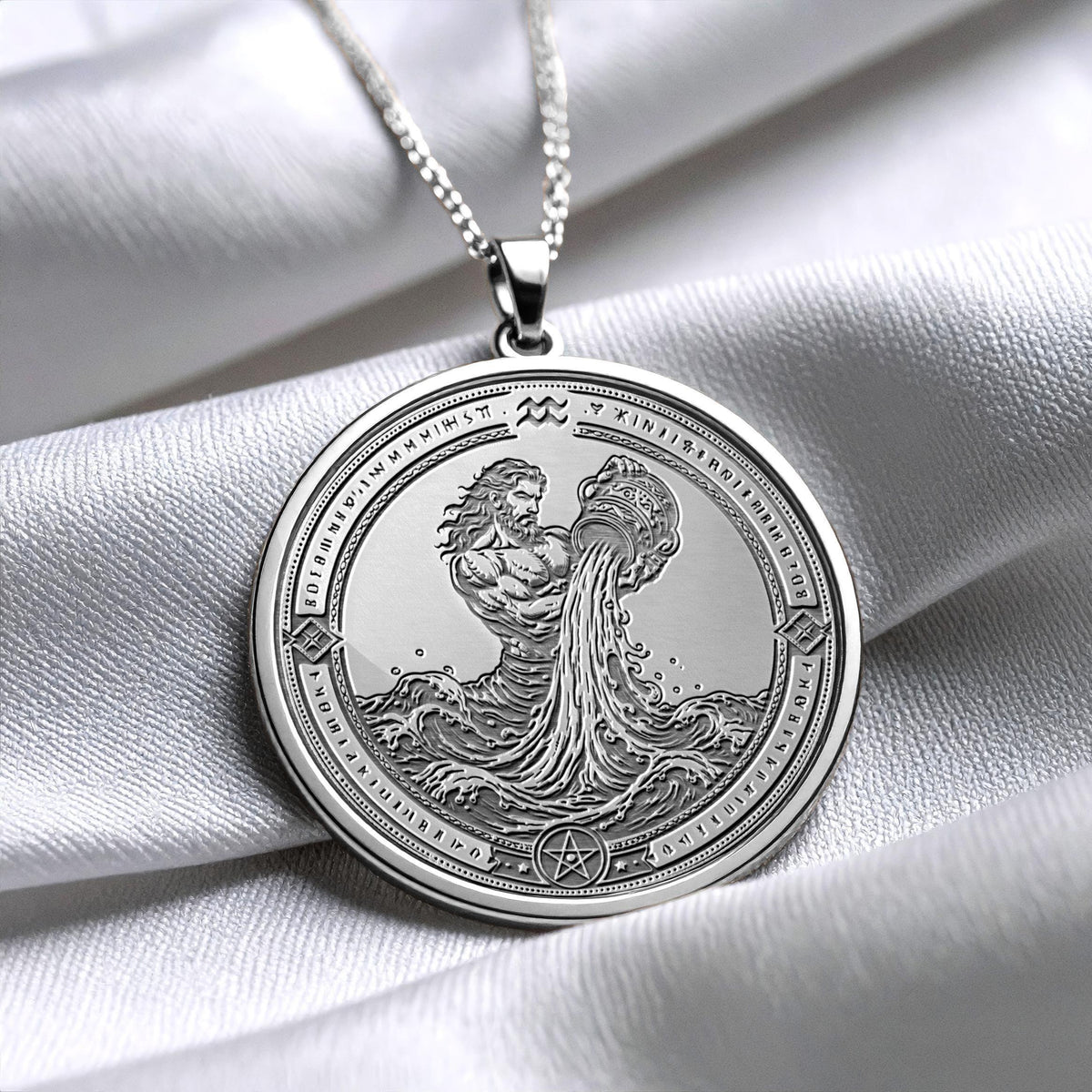 Aquarius Pendant – Freedom, Vision & Authentic Power