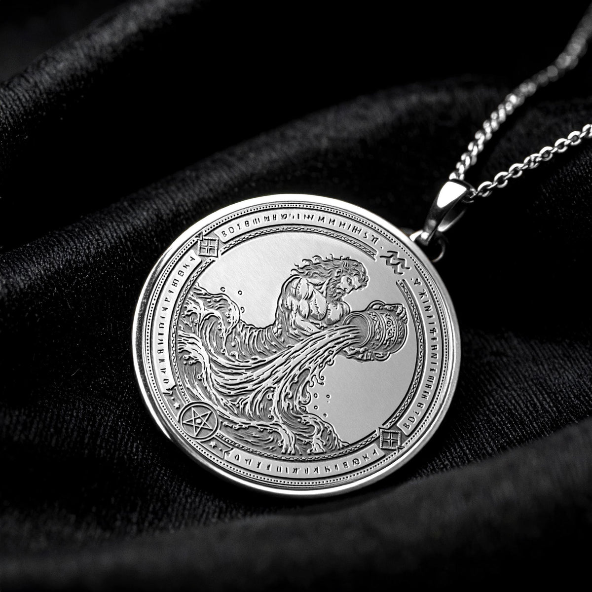 Aquarius Pendant – Freedom, Vision & Authentic Power
