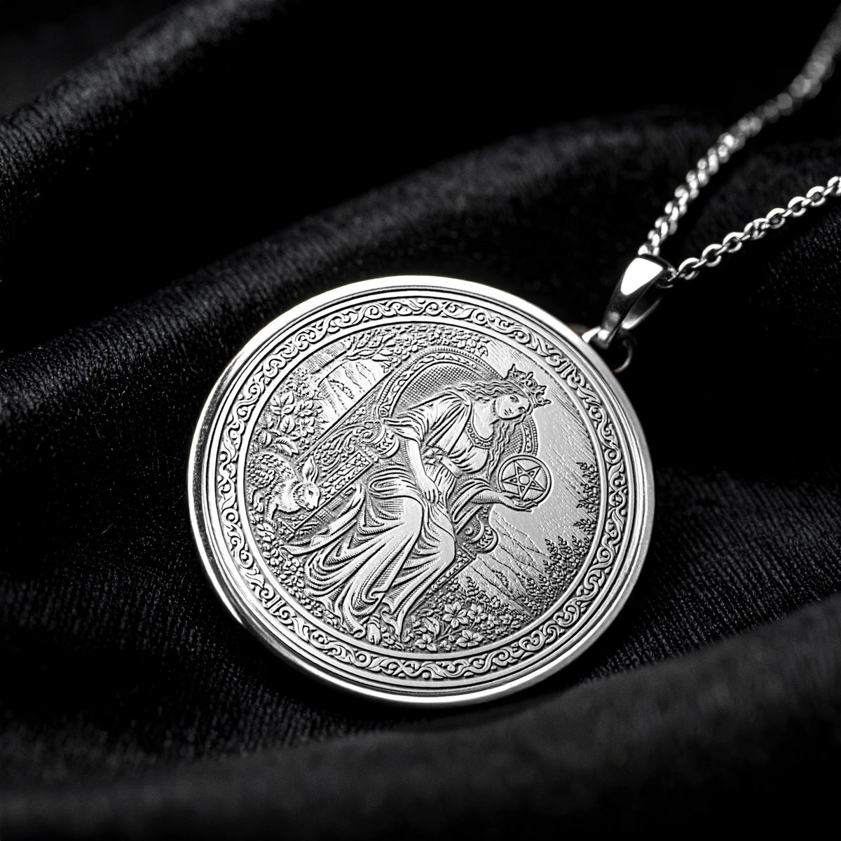 Queen of Pentacles Pendant Necklace – Abundance, Nurturing & Grounded Power