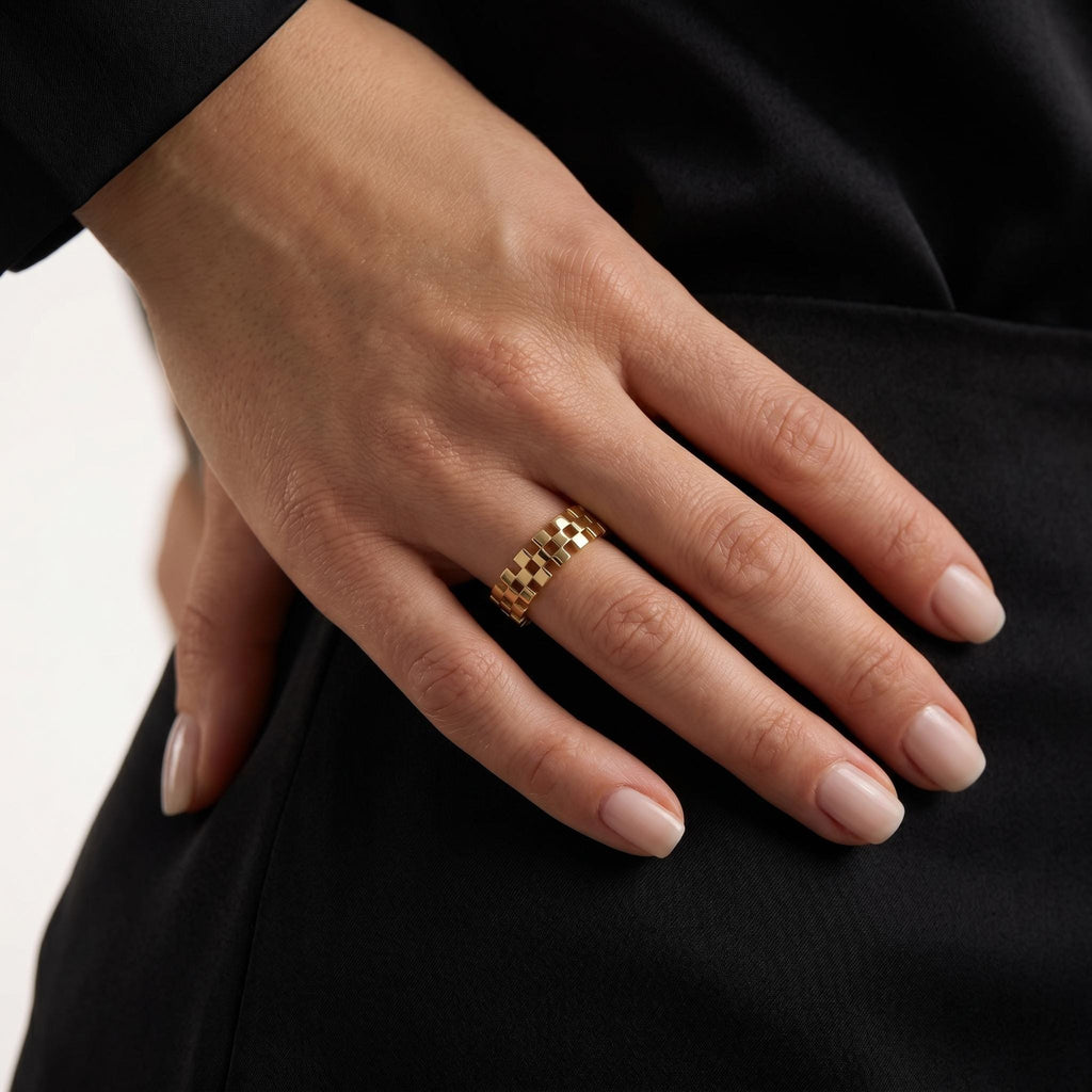 Solid gold wide link band ring