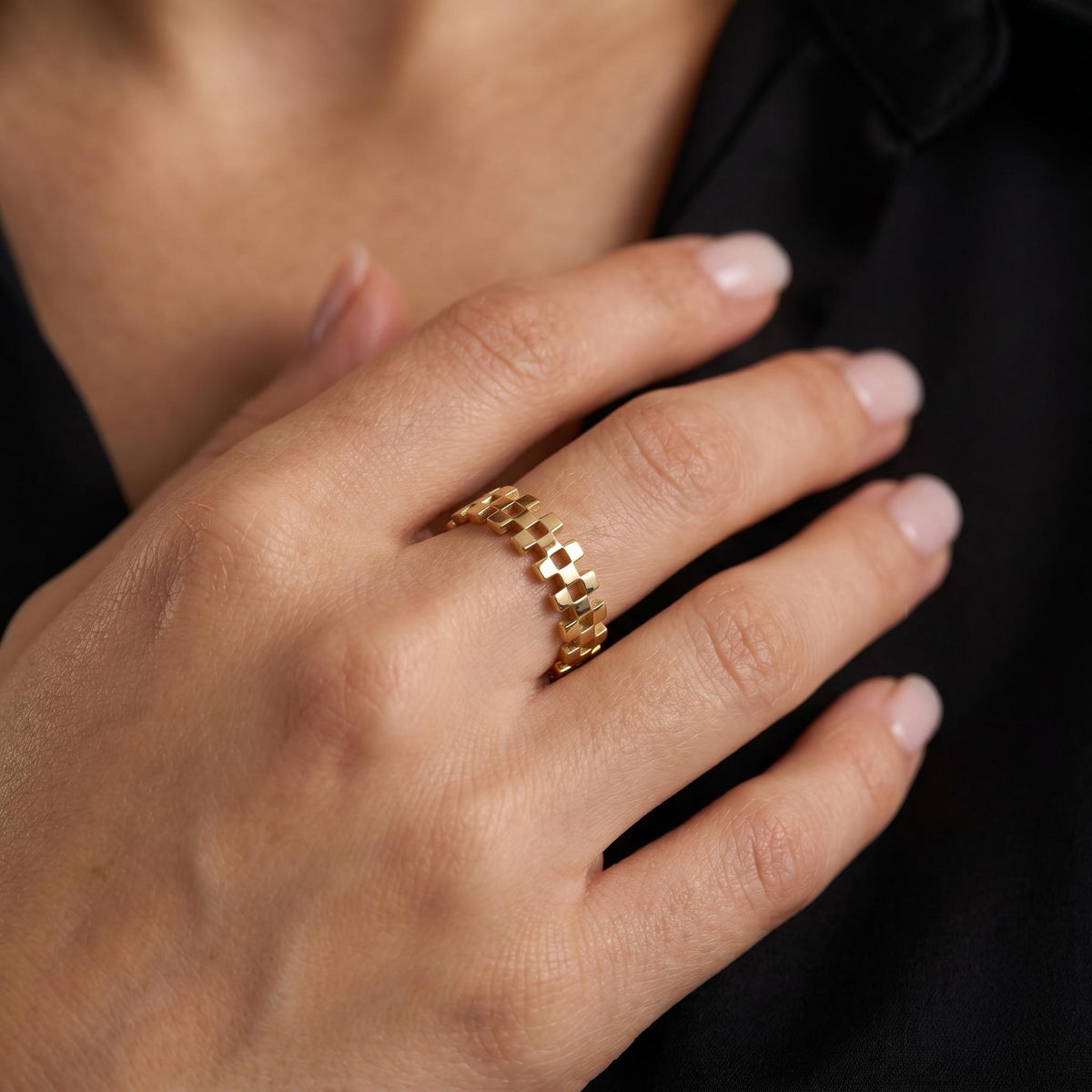 Solid gold wide link band ring