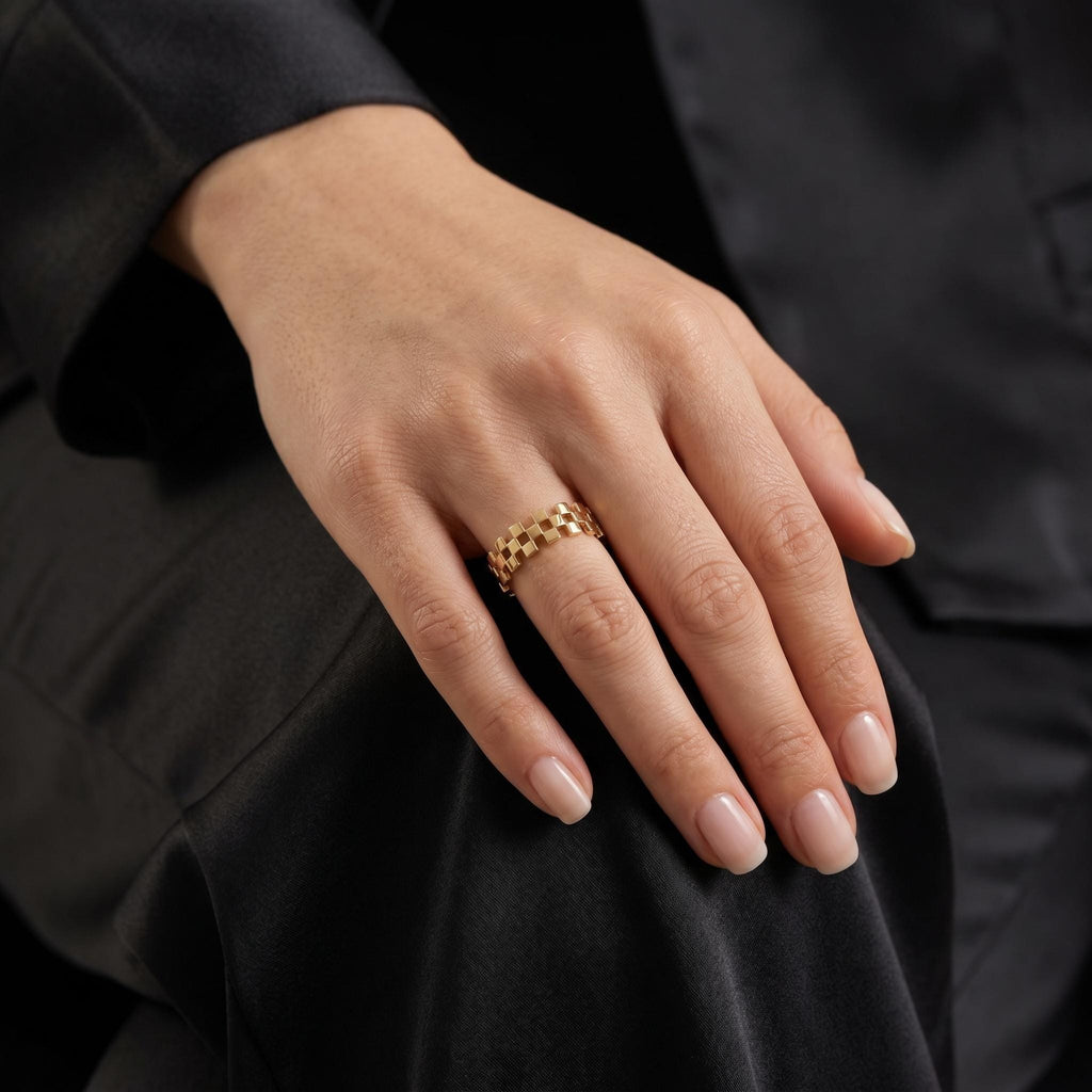 Solid gold wide link band ring