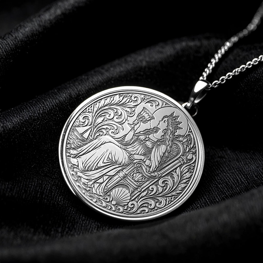 Queen of Pentacles Tarot Necklace – Abundance, Stability & Nurturing Strength