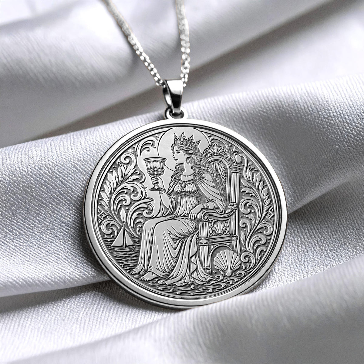 Queen of Pentacles Tarot Necklace – Abundance, Stability & Nurturing Strength